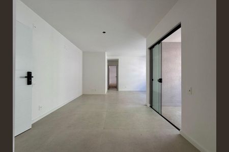 9_photo/952737df67.b767a05c4a6fed7c-ATLAS-a1ea7e2a-9129-400f-8e79-d19c3cfc4ccc.jpg de apartamento à venda com 2 quartos, 75m² em Balneario, Florianópolis