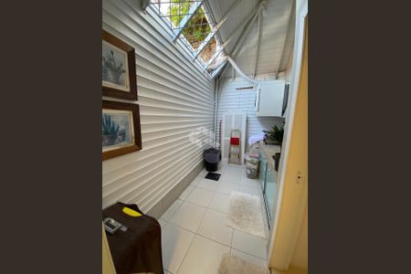 4_photo/952737e94d.61df383ebc62b81a-ATLAS-e57aa832-6e57-4534-9fc0-f1cdfdcca7d1.jpg de casa à venda com 3 quartos, 150m² em Estreito, Florianópolis