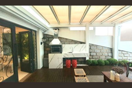 17_photo/952737e95b.b8a9f91cb517b5ed-ATLAS-dad7d139-23cf-4a44-8fca-e3daad93a3c8.jpg de casa à venda com 2 quartos, 150m² em Estreito, Florianópolis