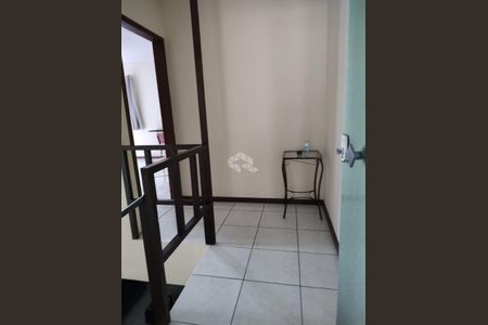 5_photo/952737ebc5.cd6ac7e963e68f71-ATLAS-e9a8785b-4a89-4449-96b8-e3b9888e2652.jpg de casa à venda com 5 quartos, 200m² em Estreito, Florianópolis