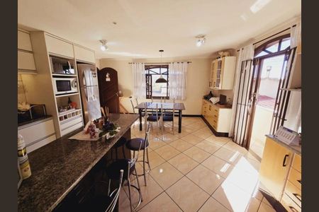 4_photo/952737ee9b.8a734c1c2a3b006e-ATLAS-792b2237-2852-4eb4-a6ee-15f6d27358b8.jpg de casa à venda com 4 quartos, 152m² em Estreito, Florianópolis
