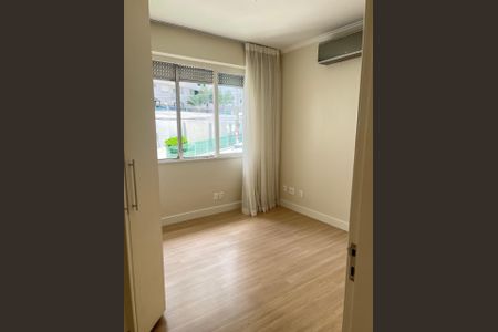 4_photo/952737f603.b603103cb5afadc9-ATLAS-b2ba776f-9a3f-4db5-ab2a-8c1412ccb7ba.jpg de apartamento à venda com 3 quartos, 158m² em Centro, Florianópolis