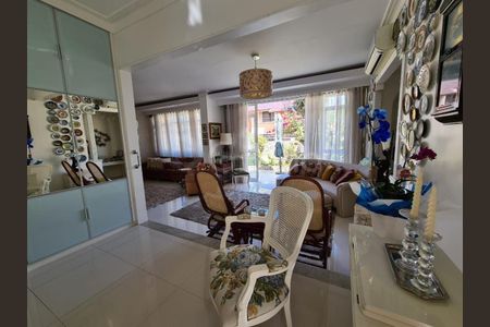 6_photo/9527380d4d.07f29284d16cc936-ATLAS-53faa9da-d76f-4cff-895c-24daf9312c8e.jpg de casa à venda com 2 quartos, 212m² em Agronômica, Florianópolis