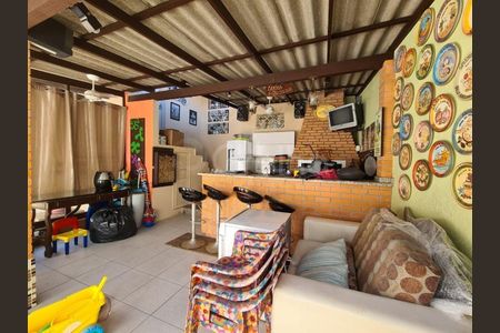 10_photo/9527380d4d.07f29284d16cc936-ATLAS-5dd4a2a4-938c-43b5-9a9b-28f19b77c1bb.jpg de casa à venda com 2 quartos, 212m² em Agronômica, Florianópolis