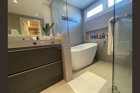 18_photo/95273810b3.d66d2f578f5bebef-ATLAS-ec37f356-867f-462e-aaea-87fd36d2d24b.jpg de apartamento à venda com 3 quartos, 173m² em Centro, Florianópolis