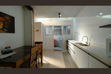 5_photo/9527381243.2c445d7a253e7411-ATLAS-a6fa5629-9a81-4e46-b1a2-da7b5fc0284a.jpg de casa à venda com 4 quartos, 221m² em Agronômica, Florianópolis