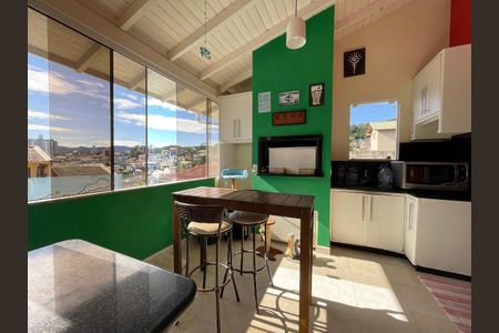 11_photo/952738129b.6d966f5fb5582f4e-ATLAS-610b698f-8b1a-4bcf-b6fa-7c5b49ee8bf0.jpg de casa à venda com 4 quartos, 205m² em Agronômica, Florianópolis