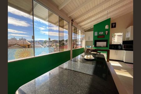 9_photo/952738129b.6d966f5fb5582f4e-ATLAS-dd09eb9b-5ba1-4fe0-a443-128dced7a001.jpg de casa à venda com 4 quartos, 205m² em Agronômica, Florianópolis