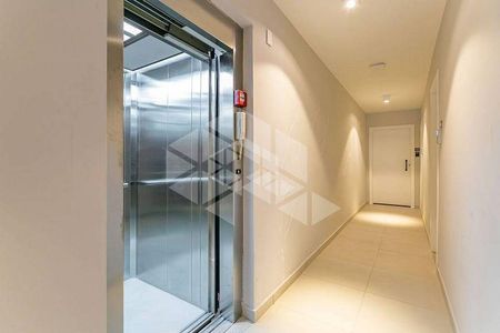 20_photo/9527381489.1b8af5e5d134db4c-ATLAS-e8e3441a-9f40-47b5-aea7-7a2b6614eb5e.jpg de apartamento para alugar com 1 quarto, 30m² em Centro, Florianópolis