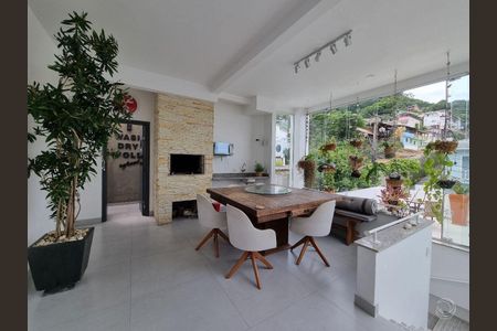 5_photo/95273814b7.96ab9a77f00113ea-ATLAS-e60b16be-7e90-41ca-aac7-7a88883fab41.jpg de casa à venda com 8 quartos, 370m² em Centro, Florianópolis