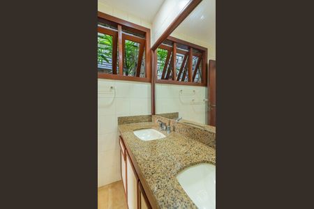 17_photo/95273814c9.66fcc92b62920e23-ATLAS-2e7a2fde-d0c8-49f3-bcd9-e99f3a170f32.jpg de casa à venda com 3 quartos, 361m² em Centro, Florianópolis