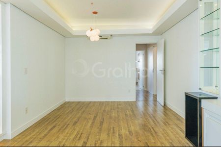 4_photo/9527381605.5ab34b5d3f445679-ATLAS-0b6bdee0-2636-4d83-b00d-5a5e0ecfbd27.jpg de apartamento à venda com 3 quartos, 212m² em Centro, Florianópolis