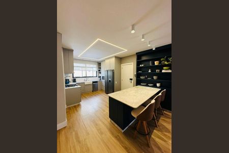 11_photo/952738163d.1f3d621ff1945e8f-ATLAS-d8ffc6fd-5612-4765-af56-d146b4e05e8b.jpg de apartamento à venda com 3 quartos, 220m² em Centro, Florianópolis