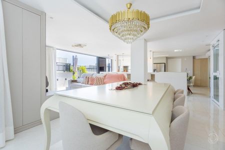 2_photo/95273817bd.7f05d8e46dbffa6e-ATLAS-4b76360e-d4ee-461a-9147-01c107fff80a.jpg de apartamento à venda com 4 quartos, 293m² em Centro, Florianópolis