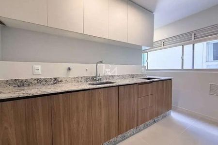 2_photo/95273818ef.d83f6bba92732ca4-ATLAS-1a5569f0-2549-4a1d-a271-4d204bfa0a2a.jpg de apartamento à venda com 1 quarto, 43m² em Centro, Florianópolis