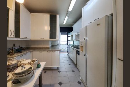 11_photo/9527381931.ebd44b1688e7ef9a-ATLAS-2f22e5aa-6f8b-42dd-9ec0-e6dee8a5ff5c.jpg de apartamento à venda com 4 quartos, 215m² em Centro, Florianópolis