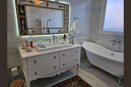 38_photo/9527381fab.4d87155b3589a1e3-ATLAS-f200423b-9227-4b75-b71b-e0eaa9d64596.jpg de apartamento à venda com 3 quartos, 226m² em Centro, Florianópolis