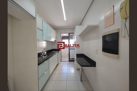 5_photo/9527381faf.ceff8192393c33de-ATLAS-e0f7dfab-d3b9-49d2-90ec-056fb2b1125e.jpg de apartamento à venda com 3 quartos, 74m² em Centro, Florianópolis