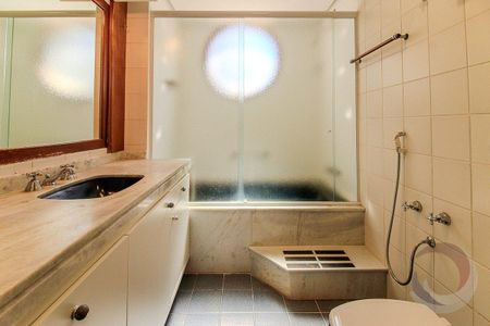 31_photo/95273822a5.c2dc89461dc98cb9-ATLAS-b91049b7-9d98-4e27-889e-9a2feb6a79b2.jpg de apartamento à venda com 3 quartos, 156m² em Centro, Florianópolis