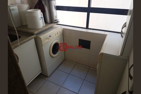 4_photo/9527382349.ceff8192393c33de-ATLAS-0cbbf14b-4f24-47b5-a7e8-acadcd9ff9a1.jpg de apartamento à venda com 3 quartos, 103m² em Centro, Florianópolis