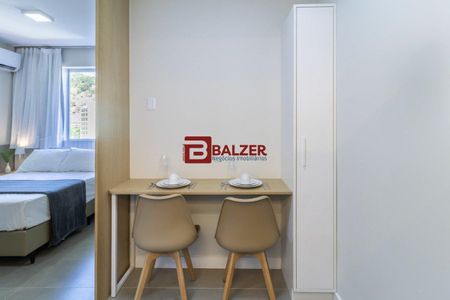 11_photo/9527383b2d.ceff8192393c33de-ATLAS-e61eadd3-5f01-4f49-96dc-18f25a96712a.jpg de apartamento à venda com 1 quarto, 49m² em Centro, Florianópolis