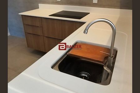 8_photo/9527383b4d.ceff8192393c33de-ATLAS-d9f8afae-7db4-4941-8a8e-d8ade58f6c78.jpg de apartamento à venda com 2 quartos, 76m² em Centro, Florianópolis