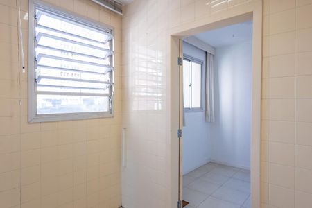 37_photo/9527383cb5.7c302fe7e2ee7ec2-ATLAS-83347c2d-b6bd-4e0c-b23a-c5c90b063fe1.jpg de apartamento à venda com 4 quartos, 211m² em Centro, Florianópolis