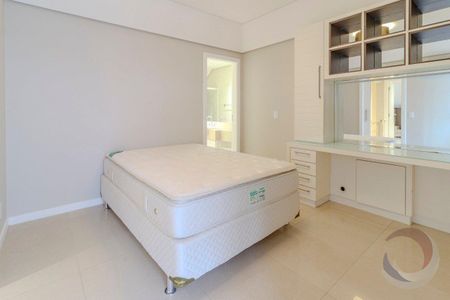 40_photo/9527383d59.64165a7013b597b1-ATLAS-fa340cd0-ee6f-4f73-9a08-414e7ef3de2b.jpg de apartamento à venda com 3 quartos, 239m² em Centro, Florianópolis