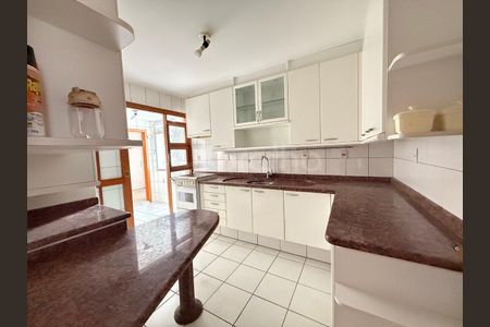 6_photo/9527383d6d.5b6581fdbc24d3f7-ATLAS-e06dd25c-cc5c-473c-aa2d-cc244dd499f4.jpg de apartamento à venda com 3 quartos, 113m² em Centro, Florianópolis