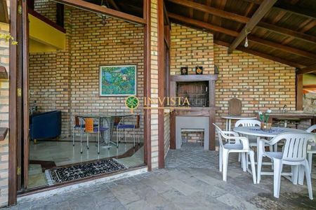 13_photo/9527383faf.e182d30f96765f76-ATLAS-df482fe6-99dd-4ae9-811b-43aff8156e82.jpg de casa à venda com 3 quartos, 250m² em Centro, Florianópolis