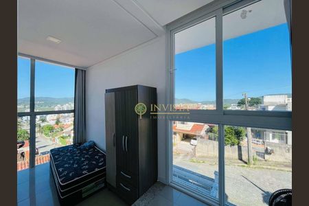 4_photo/95273842d3.d3ed92df78082b24-ATLAS-14671cb3-e8e8-4760-bb32-7ad8b3abfaf1.jpg de casa à venda com 5 quartos, 220m² em Trindade, Florianópolis