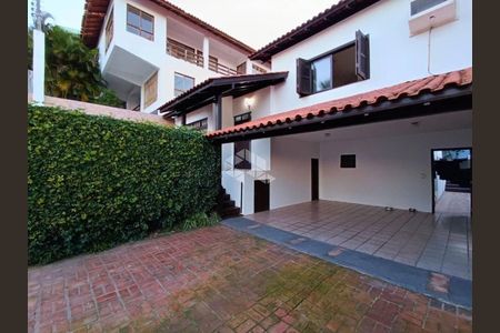 3_photo/95273844a1.b07c3b3000917e5e-ATLAS-03d5eddc-b1d2-44d3-b6a3-c97288bfabe0.jpg de casa à venda com 3 quartos, 215m² em Trindade, Florianópolis