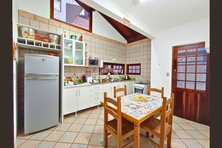 9_photo/95273844a1.b07c3b3000917e5e-ATLAS-a1252f5a-d5f2-4f47-bb7a-13136392c7c7.jpg de casa à venda com 3 quartos, 215m² em Trindade, Florianópolis