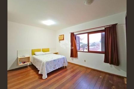 14_photo/95273844a1.b07c3b3000917e5e-ATLAS-ef2c6c3e-81e1-4221-ab5c-ce2c5e6cb3a1.jpg de casa à venda com 3 quartos, 215m² em Trindade, Florianópolis