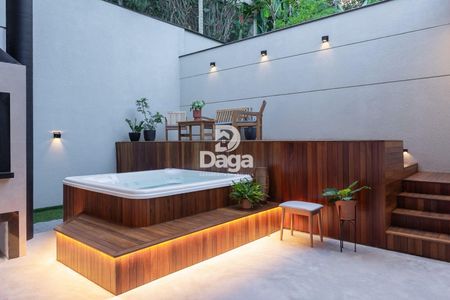 6_photo/9527385165.1df11d84a567cf15-ATLAS-aae6253a-feaf-4fdb-bb0a-0eef005f96ef.jpg de casa à venda com 3 quartos, 270m² em Morro da Cruz, Florianópolis