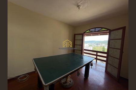 9_photo/9527385245.7e2ea02b9085bf9d-ATLAS-09276410-d7ef-490f-86f4-29a76ed6e8f5.jpg de casa à venda com 5 quartos, 130m² em Trindade, Florianópolis