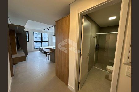 3_photo/9527385577.31f2fc4bfeb9f316-ATLAS-1fbea7cf-d587-4efe-bbfb-1ec8ecd73eef.jpg de kitnet/studio para alugar com 1 quarto, 35m² em Trindade, Florianópolis