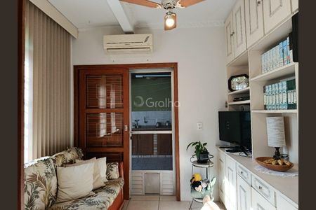 8_photo/95273858f1.dabf6d33826e301d-ATLAS-a6e5de27-75e7-4e23-8f63-a590f52a20f5.jpg de casa à venda com 3 quartos, 140m² em Trindade, Florianópolis