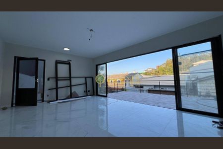 2_photo/9527385a57.12917f666bbf568e-ATLAS-69bd1366-d07f-4eef-a4a8-ae543396780a.jpg de casa à venda com 3 quartos, 184m² em Trindade, Florianópolis