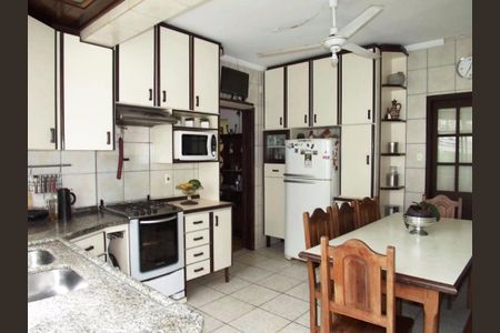 18_photo/9527385ac3.dc4c3710a436727e-ATLAS-82c728d3-50d6-4604-9749-0b64e26bb80e.jpg de casa à venda com 6 quartos, 286m² em Trindade, Florianópolis