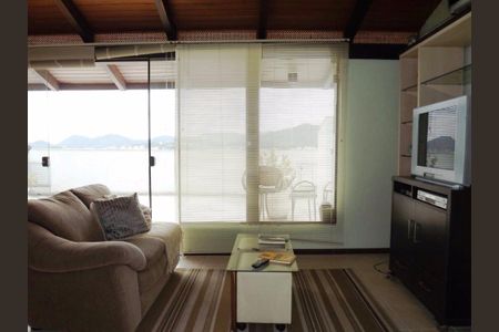 8_photo/9527385ac3.dc4c3710a436727e-ATLAS-a42d8eee-025f-486e-b5cb-a019dfec1b07.jpg de casa à venda com 6 quartos, 286m² em Trindade, Florianópolis