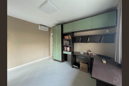 40_photo/9527385ad3.f2ed236aecaa8a04-ATLAS-0bb9e3e0-d227-481d-8bbf-ca33d642068d.jpg de casa à venda com 4 quartos, 240m² em Trindade, Florianópolis