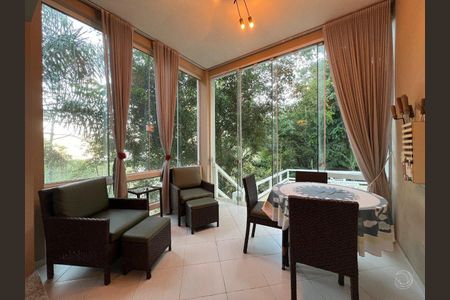 20_photo/9527385ad3.f2ed236aecaa8a04-ATLAS-aff7019f-1925-42f2-91d8-d0a8f4bff0af.jpg de casa à venda com 4 quartos, 240m² em Trindade, Florianópolis