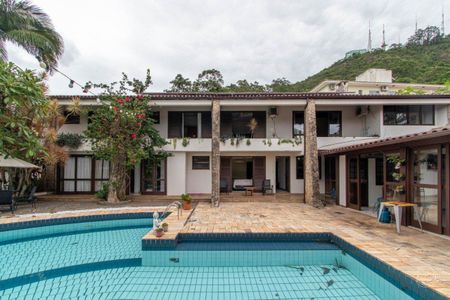 2_photo/9527385ad7.b530766e35808669-ATLAS-e1248c7e-e101-4cc4-b75e-e5850ada5705.jpg de casa à venda com 5 quartos, 197m² em Trindade, Florianópolis