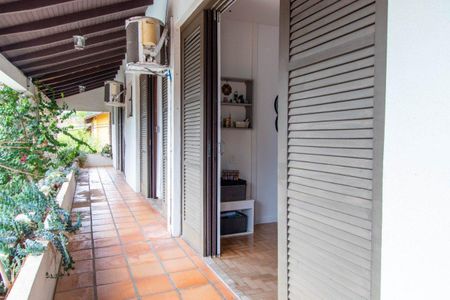 21_photo/9527385ad7.b530766e35808669-ATLAS-eeb94859-05b4-433f-80a5-669d4bbf5aae.jpg de casa à venda com 5 quartos, 197m² em Trindade, Florianópolis