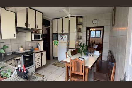 6_photo/9527385ae7.974d063b20acfe41-ATLAS-caf07fa9-1289-4e40-a78f-b7ce474be86e.jpg de casa à venda com 6 quartos, 286m² em Trindade, Florianópolis