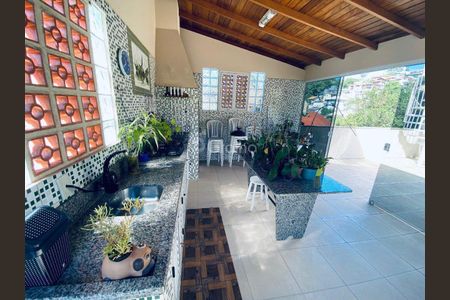 26_photo/9527385aff.7c2ae8445402a222-ATLAS-66046e4e-bee1-4eee-9c41-38cf4ed736bd.jpg de casa à venda com 4 quartos, 218m² em Trindade, Florianópolis