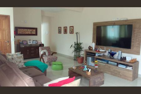 12_photo/9527385b31.638b34ff0fe22444-ATLAS-5b0e60ef-657c-47dd-9471-e430b9caebff.jpg de casa à venda com 4 quartos, 280m² em Trindade, Florianópolis