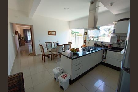 6_photo/9527385b33.cbbfd4a03055828f-ATLAS-7d9ffcda-cf88-4f0b-8592-be50af0f55b8.jpg de casa à venda com 4 quartos, 291m² em Trindade, Florianópolis