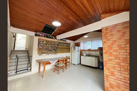 24_photo/9527385b73.f2ed236aecaa8a04-ATLAS-4810f205-79ea-4b63-8650-982a97e0f61d.jpg de casa à venda com 4 quartos, 257m² em Trindade, Florianópolis